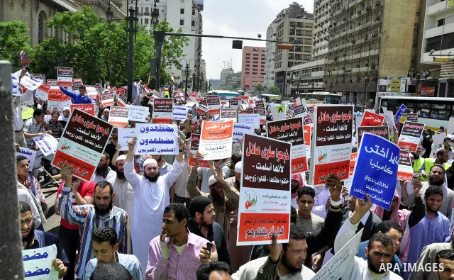 Salafists hold banners calling for the release of Kamilia Shehata, a Muslim woman who according to them is kept by the Coptic Church, during a protest in front of Al Nour mosque in Abbasiya, Cairo, Egypt, 29 April 2011....