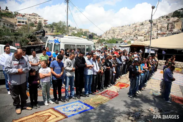 Palestinian Muslim worshipper attend Friday prayers near a protest tent in the mostly Arab neighbourhood of Silwan in east Jerusalem on April 29, 2010. Photo by Sliman Khader