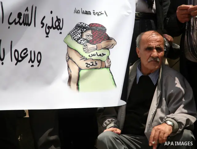 Palestinians residents of Jerusalem demonstrate at the Damascus Gate outside Jerusalem's old city on May 1, 2011, as they welcome reports that rival political movements the secularist Fatah and radical Islamist Hamas fac...