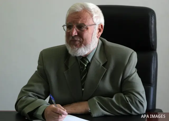 Palestinian parliament spokesman, Aziz Dweik meets with Hamas members of the Palestinian Legislative Council (PLC) at his office in the West Bank city of Hebron on May 03, 2011, a day before Palestinian factions sign a r...
