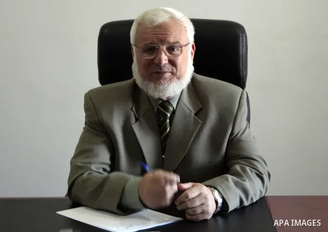 Palestinian parliament spokesman, Aziz Dweik meets with Hamas members of the Palestinian Legislative Council (PLC) at his office in the West Bank city of Hebron on May 03, 2011, a day before Palestinian factions sign a r...