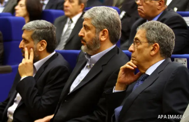 Palestinian Hamas leader Khaled Meshaal sits between the Arab League secretary general Amr Mussa and Jihad Islamic leader, Ramadan Shalah as they attend a reconciliation ceremony between the Fatah party and the Hamas mov...