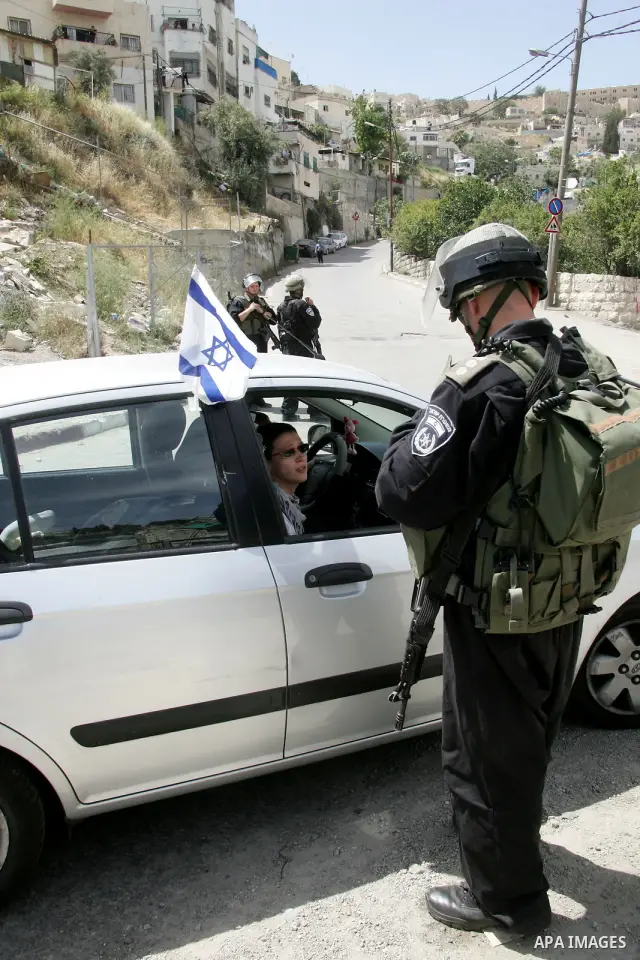 Israeli soldiers inspect the broken glass in a jewish settler car which damaged by Palestinian stone-throwers during clashes in the flashpoint east Jerusalem neighbourhood of Silwan on May 6,2011. Photo by Mahfouz Abu Tu...