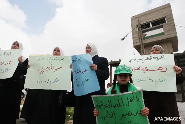 Palestinian women hamas holds a portrait of her relative who is held in jail in Jneid Prison ,during a demonstration in the West Bank city of Nablus for the release of Hamas prisoners from Palestinian jails. Saturday, Ma...