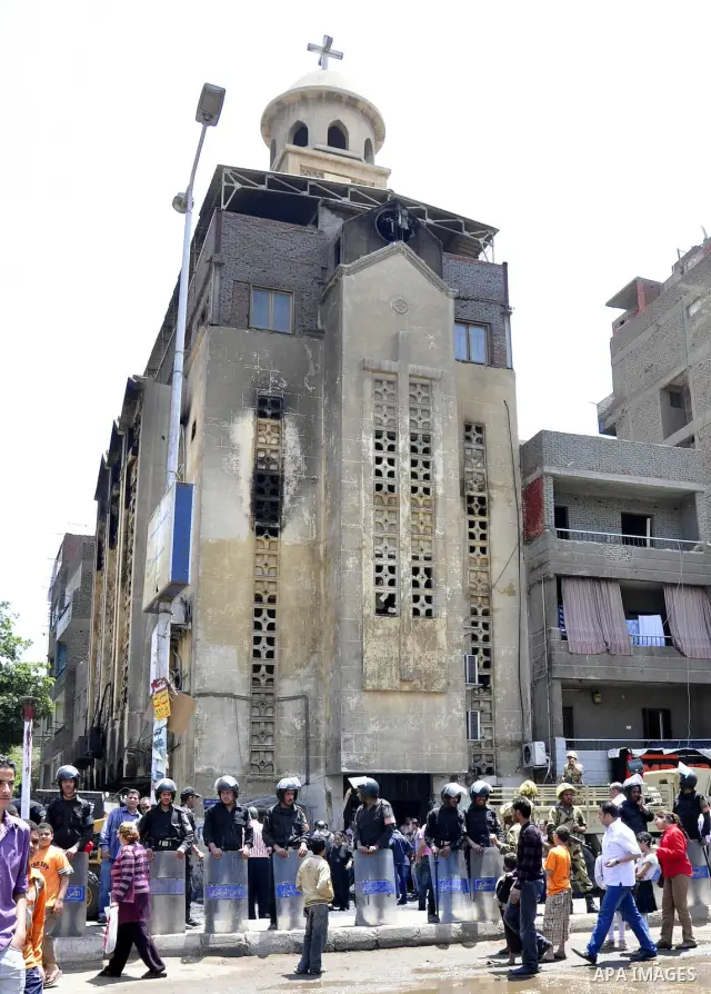 Egyptian military soldiers stand guard as Christians remove objects from the Virgin Mary church in the popular area of Imbaba in the Egyptian capital of Cairo on May 8, 2011 after clashes between Muslims and Christians w...