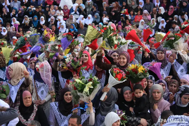 Palestinian students from the Fatah movement take part in a rally during their graduation ceremony at A-Najah University in the West Bank city of Nablus, Sunday, May 8, 2011. Photo by Wagdi Eshtayah