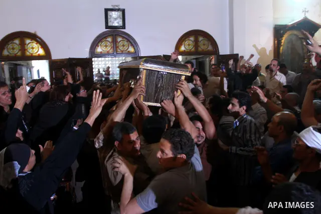 Egyptian Coptic Christians carry the coffin of a victim of sectarian clashes during a funeral in Cairo on May 8, 2011 as Egypt's military rulers warned they will use an "iron hand" to protect national security after clas...