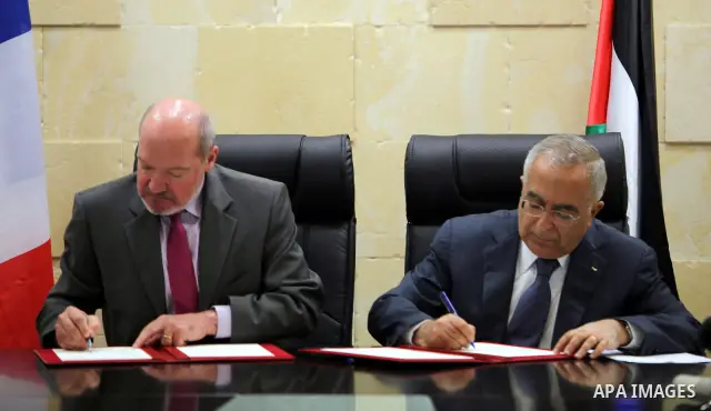Palestinian Prime Minister, Salam Fayyad during the signing ceremony of the financial agreement given by the French governmen in the West Bank city of Ramallah on May 9, 2011. Photo by Mustafa Abu Dayeh