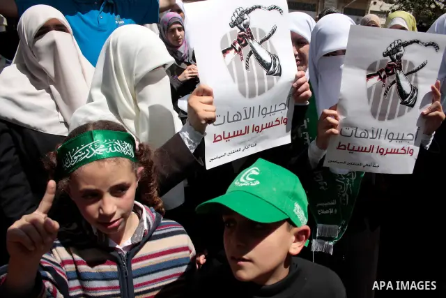 Palestinian women supporters of the Hamas Islamist movement take part in a rally calling for the release of Palestinians being held in West Bank and Gaza Strip jails in the West Bank city of Hebron on May 10, 2011. Photo...