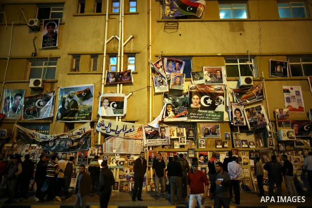 Libyans gather outside the Libyan eastern city Ajdabiya on May 10, 2011, where fighting between rebels and forces loyal to leader Moamer Kadhafi is ongoing. Photo by Wissam Nassar