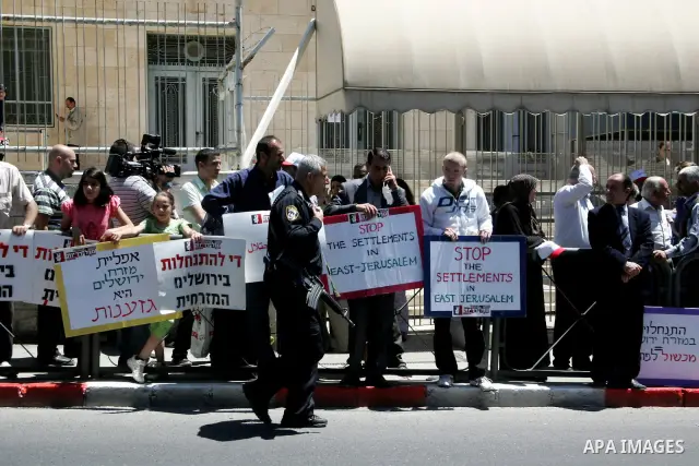 Palestinians participate in a demonstration supporting Palestinians evicted from their homes in the east Jerusalem on May 11, 2011, outside Jerusalem District Court against the city's plan to destroy homes in Silwan neig...