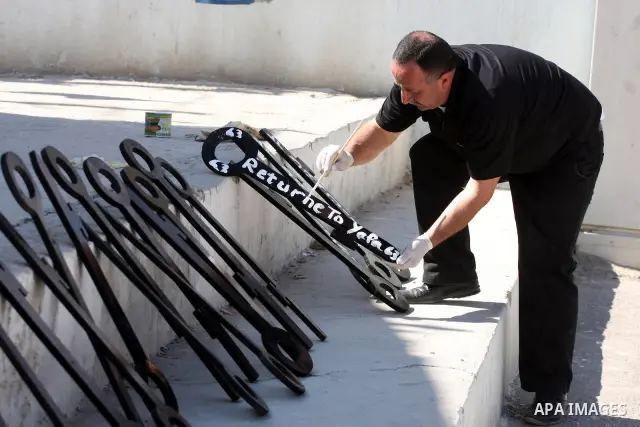 Palestinians paint slogans on keys symbolizing the homes people lost in 1948 when the Jewish state of Israel was created, on May 11, 201 in the West Bank Qalandia refugee camp near Jerusalem, during a preparation to mark...