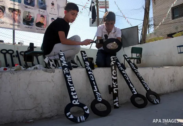 Palestinians paint slogans on keys symbolizing the homes people lost in 1948 when the Jewish state of Israel was created, on May 11, 201 in the West Bank Qalandia refugee camp near Jerusalem, during a preparation to mark...