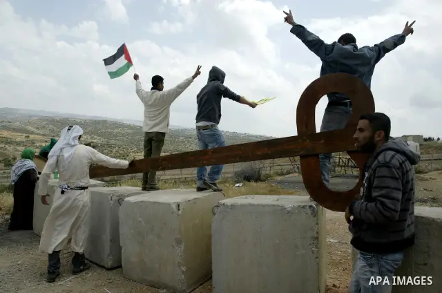 Palestinian protestors carry a big makeshift key during a protest against Israel's controversial separation barrier and to mark the 63th anniversary of "Nakba" (catastrophe) on May 13, 2011in the West Bank village of Bil...