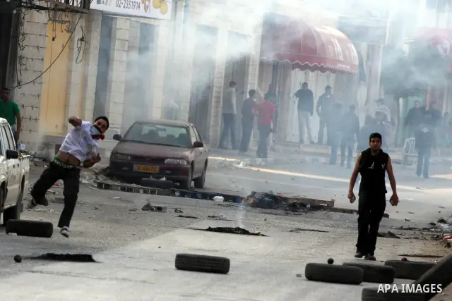 Palestinian stone throwers clash with Israeli forces at the Qalandia checkpoint between Jerusalem and Ramallah on May 13, 2011 following a Nakba protest. Nakba means "catastrophe" in reference to the birth of the state o...