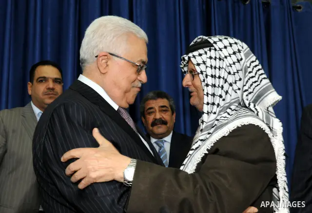 Palestinian President Mahmoud Abbas (Abu Mazen) meets with the participants of the fourth Palestinian Educational Cultural Forum in the West Bank city of Ramallah on May 14, 2011. Photo by Thaer Ganaim