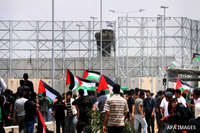 Palestinian protesters march towards the Erez border crossing in the northern Gaza Strip on May 15, 2011 to mark the "Nakba" or "Catastrophe" anniversary of Israel's creation in 1948, as a result of which more than 760,0...
