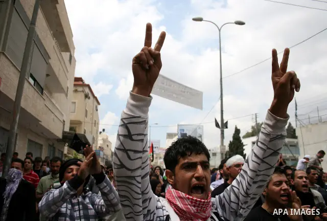 Palestinians march towards the Israeli manned Qalandia checkpoint between Jerusalem and the West Bank city of Ramallah on May 15, 2011. Palestinians across the Israeli occupied territories rallied to mark the 63rd annive...