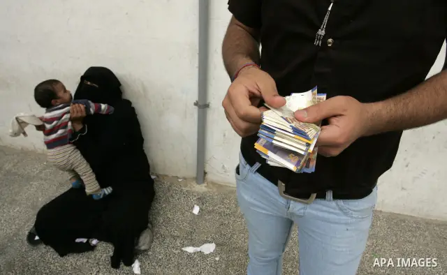Palestinians employees received their salaries for the month of May through ATMs banks in Rafah in the southern Gaza Strip on May 17, 2011, Where Palestinian Authority delayed to pay salaries for this month after Israel...