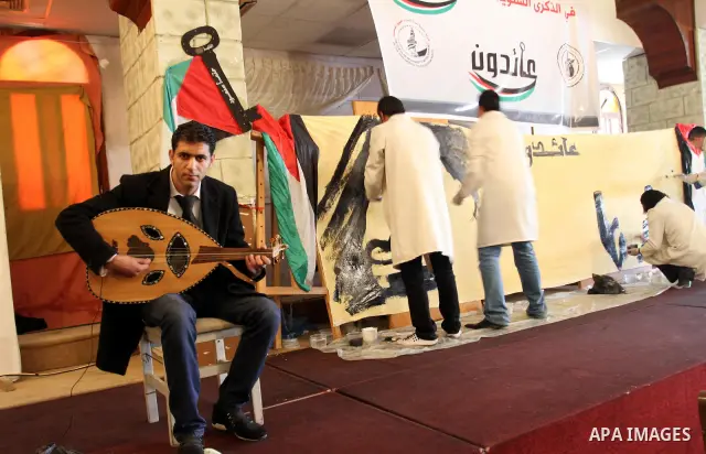 Palestinian Artists reside effectiveness and take part in paint a murals to mark the 63th anniversary of "Nakba" (catastrophe), in Gaza City, on May 18, 2011. Hundreds of thousands of Palestinians were uprooted in the 19...