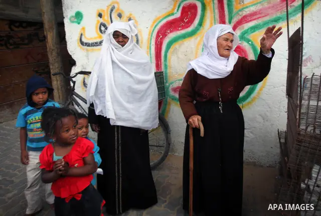 Palestinian relatives of Ibraheem Farajallah mourn during his funeral at the Nuseirat refugee camp in the central Gaza Strip May 21, 2011. Israeli troops shot dead a Palestinian spotted approaching its boundary fence wit...