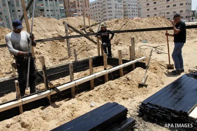 A general view taken on May 22, 2011 shows construction work on two new UN-run schools on the site of the former Palestinian security headquarters in Gaza city which was destroyed by Israel during the 2008-2009 Gaza offe...