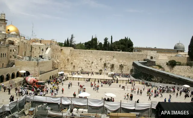 Israelis and tourists pray at the Western Wall in Jerusalem's old city on May 24, 2011. Israeli Prime Minister Benjamin Netanyahu told AIPAC that "only Israel can be trusted to ensure freedom for all faiths" in Jerusalem...