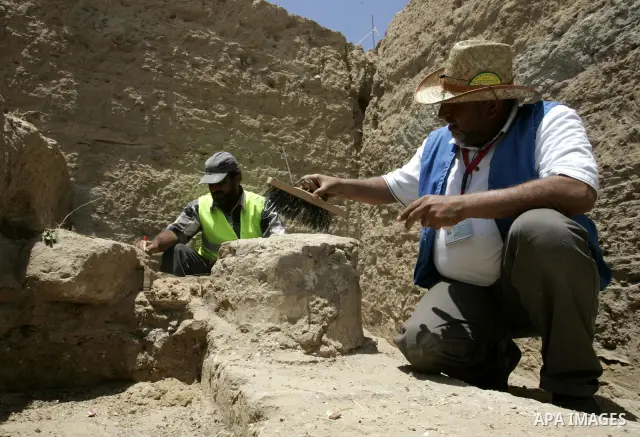 Palestinian workers excavate for ancient artifacts recently discovered near the Egyptian border town of Rafah are displayed by the Hamas-run ministry of tourism and antiquities in the southern Gaza Strip on May 25, 2011....