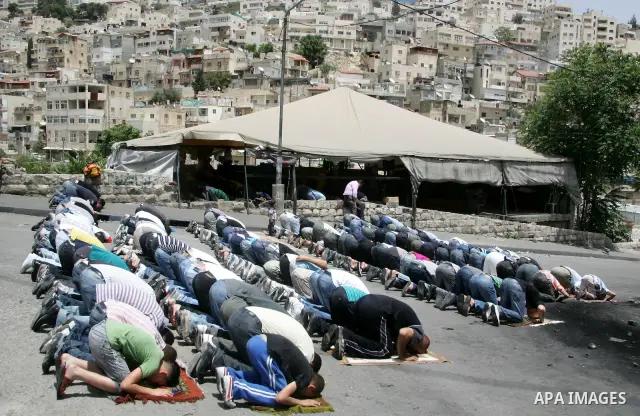 Palestinian Muslim worshipper attend Friday prayers near a protest tent in the mostly Arab neighbourhood of Silwan in east Jerusalem on May 27, 2011.. Photo by Mahfouz Abu Turk