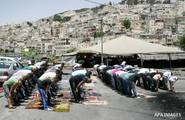 Palestinian Muslim worshipper attend Friday prayers near a protest tent in the mostly Arab neighbourhood of Silwan in east Jerusalem on May 27, 2011.. Photo by Mahfouz Abu Turk