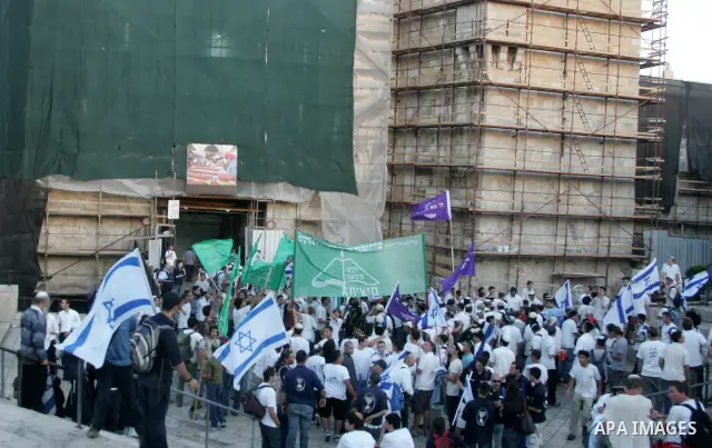 Israelis march at Damascus Gate, the main entrance to the old city of Jerusalem on June 1, 2011 as some 40,000 Jewish Israelis joined a Jerusalem Day parade in the city's mainly Arab eastern sector to celebrate its captu...