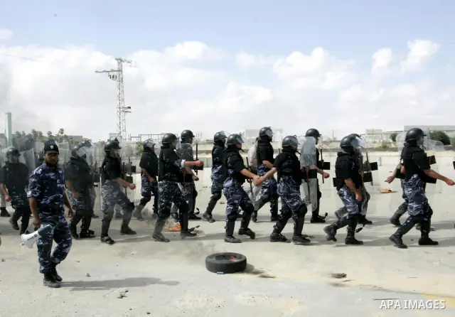 Palestinian Hamas security forces march during a graduation ceremony in the southern Gaza Strip town of Khan Yunis on 02 June 2011. The release of the captured soldier Versus for a thousand Palestinian prisoners . Said n...