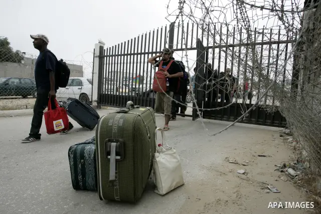 Palestinians load their luggage to cross into Egypt through the Rafah border crossing in the southern Gaza Strip on June 8, 2011 after it was reopened, ending a four-day closure amid disagreements between Egyptian and Ha...