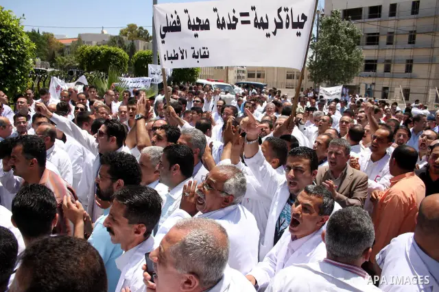 Palestinian doctors protest in front of the Prime Minister Salam Fayyad office in the West Bank city of Ramallah, Wednesday on June 8, 2011 as the Palestinian High Court decided to stop the strike. Photo by Issam Rimawi