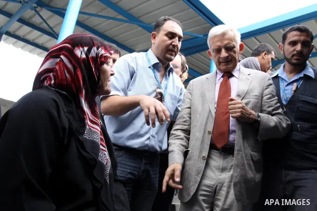 European Parliament President Jerzy Buzek speaks to a Palestinian woman during his visit to Deaf Center in Gaza City on June 13, 2011. Photo by Mohammed Asad