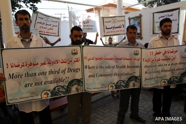 Palestinian doctors protest in the headquarters of the Red Cross calling for lifting the siege and the introduction of medicines in Gaza city on June 15, 2011. Photo by Mohammed Asad