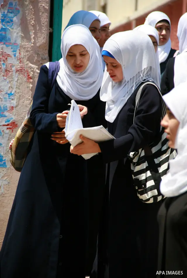 Palestinian students make revision before they sit for their final high school exams, known as "Tawjihi" in Gaza city on Jun 15,2011. Photo by Taleb Bashar