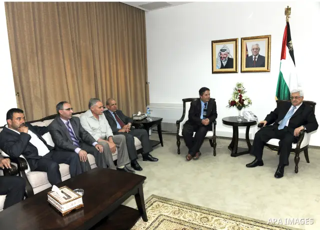 Palestinain President Mahmoud Abbas (Abu Mazen) during a meeting with the Palestinian Medical Association delegation in the West Bank city of Ramallah on June 18, 2011. Photo by Mofid Abu Hasanah