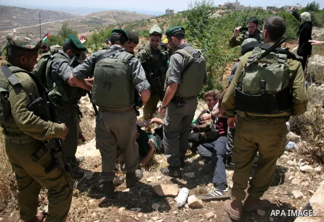 Israeli soldiers scuffle with protesters on Jun 18, 2011 during a demonstration by foreign, Israeli and Palestinian activists against the Jewish settlement of Karmei Tzur near the Palestinian village of Beit Omar, just n...