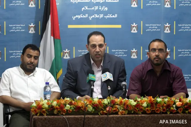 An official of the Palestinian government media office during a meeting with the Ministry of Transport and Communications in Gaza City on June 19, 2011. Photo by Mohammed Asad