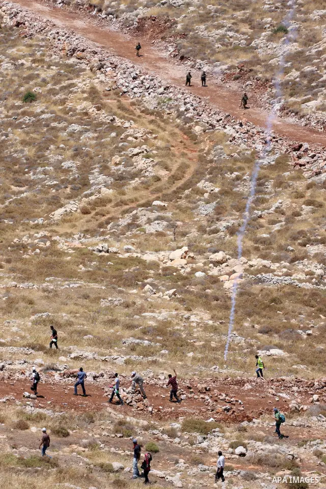 Palestinian protesters clash with Israeli border police officers during minor clashes at a protest against the expansion of a nearby Jewish settlement, in the West Bank village of Deir Qadis, near Ramallah June 19, 2011....