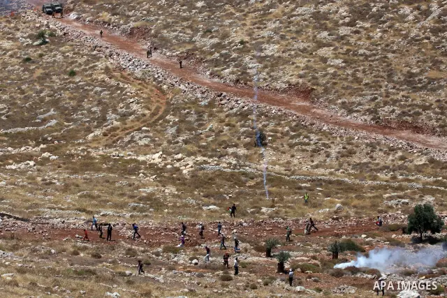 Palestinian protesters clash with Israeli border police officers during minor clashes at a protest against the expansion of a nearby Jewish settlement, in the West Bank village of Deir Qadis, near Ramallah June 19, 2011....