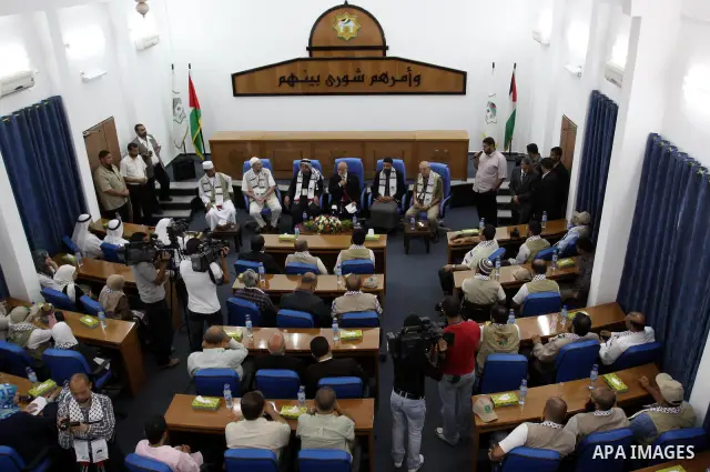 The spokesman of the Palestinian parliament, Ahmed Bahr meets with members of the "Miles of Smiles 3" aid convoy at the parliament headquarters in Gaza city on Jun 21,2011. The convoy, carrying medical aid for the impove...