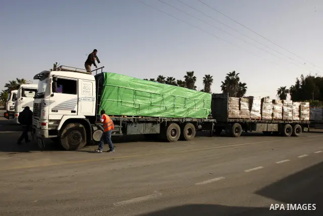 A truck loaded with goods for the Gaza Strip enters the Kerem Shalom terminal , on June 22, 2011 on the border with Gaza and Israel. Photo by Abed Rahim Khatib