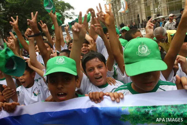 Palestinian boys shout slogans during a protest in Gaza City calling for the release of Palestinian prisoners held in Israeli jails, on June 27, 2011. Photo by Ashraf Amra