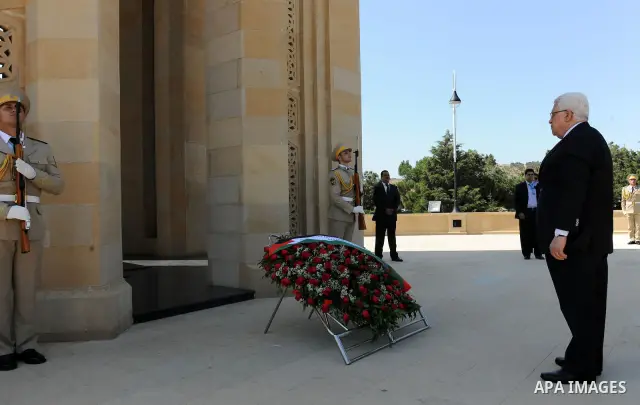 Palestinian President Mahmoud Abbas (Abu Mazen) during the development of a wreath at the tomb of the Unknown Soldier In Baku on June 29, 2011. Photo by Thaer Ganaim