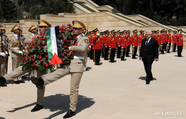 Palestinian President Mahmoud Abbas (Abu Mazen) during the development of a wreath at the tomb of the Unknown Soldier In Baku on June 29, 2011. Photo by Thaer Ganaim