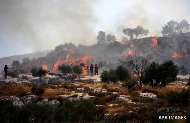 Palestinian villagers put out a burning field which according to witnesses was set ablaze by Jewish settlers on June 30, 2011 in the Israeli-occupied Palestinian West Bank village of Hawara. Photo by Wagdi Eshtayah