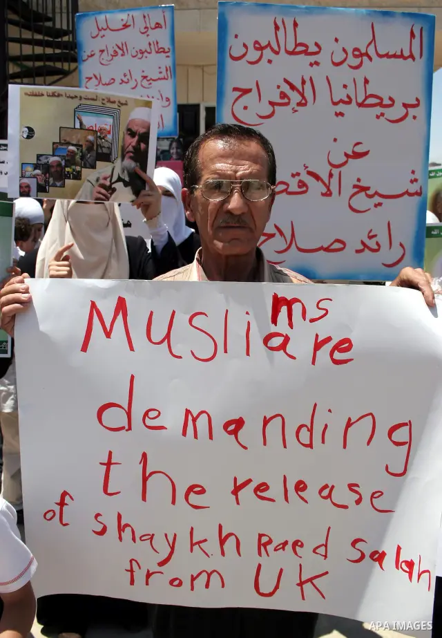 Supporters of Sheikh Raed Salah, head of the radical wing of the Islamic Movement in Israel, demonstrate outside the Red Cross office in the West Bank city of Hebron, on July 03 ,2011 after the controversial Arab-Israeli...