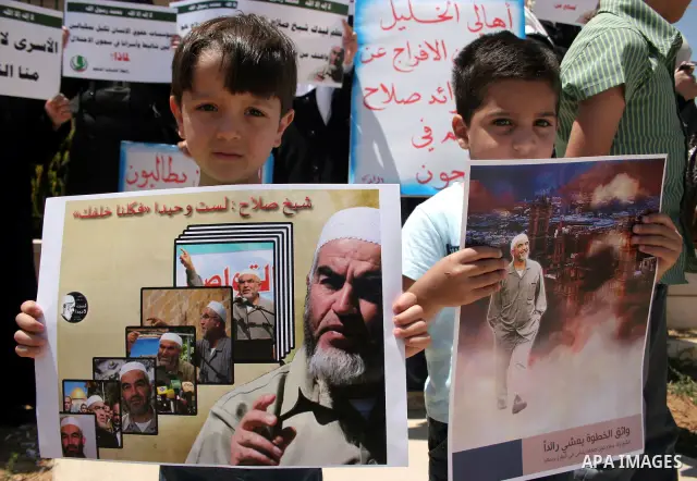 Supporters of Sheikh Raed Salah, head of the radical wing of the Islamic Movement in Israel, demonstrate outside the Red Cross office in the West Bank city of Hebron, on July 03 ,2011 after the controversial Arab-Israeli...